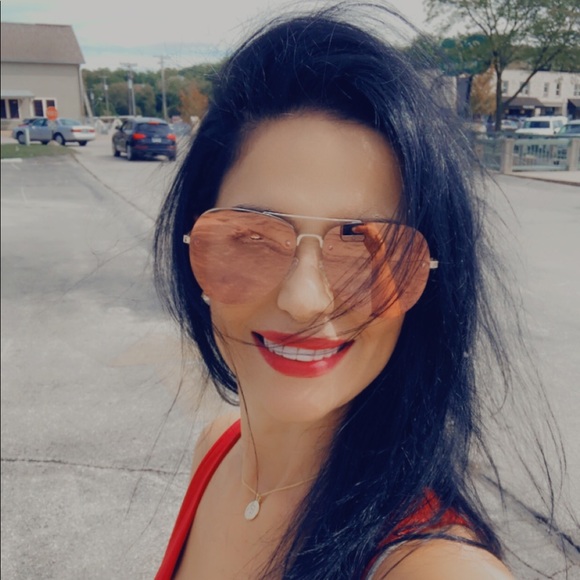 Meet your Posher, Erica - Picture 3 of 8